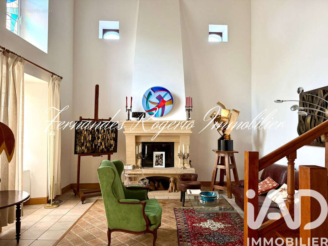 Maison 269 m² à Yevre-La-Ville  - photo 5