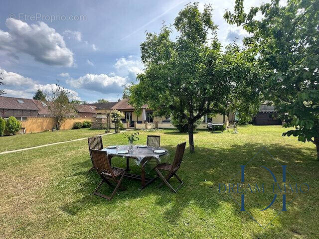 Maison sur beau jardin plat. - Maison à PANILLEUSE