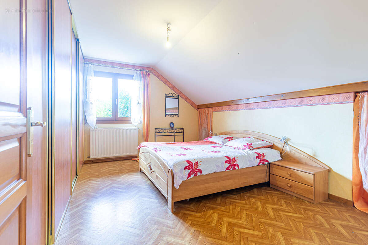 Agence immobiliere laforet - co-exclusivite - "protea" - cuvat - maison individuelle 6 pièces de 172,07 m² au sol - terrain de 1 - photo 14