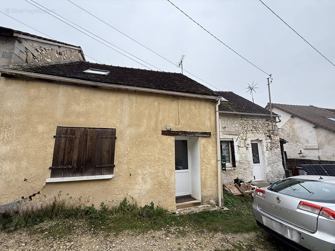 Maison à LAROCHE-SAINT-CYDROINE