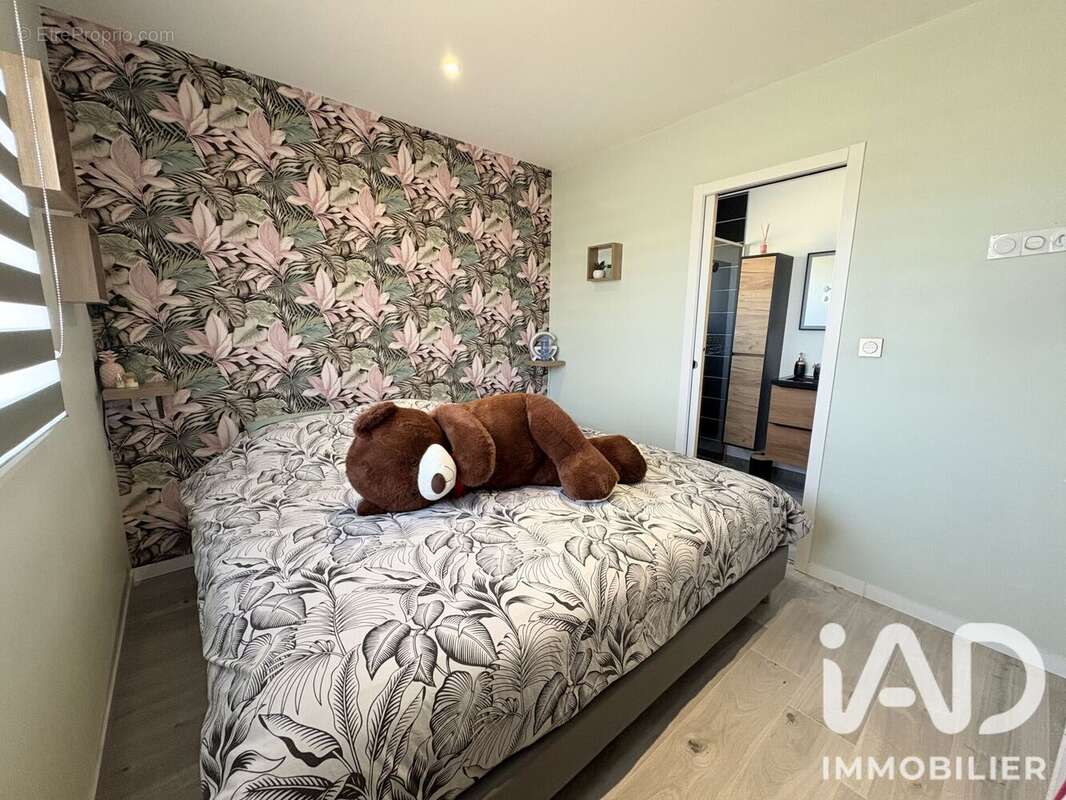 Maison 134 m² à Villebernier  - photo 8