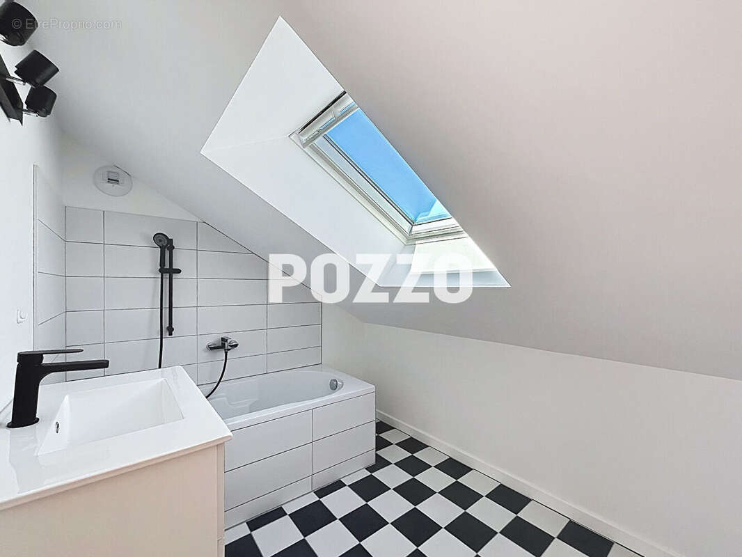 Vente : maison 6 pièces (115 m²) à SAINT PIERRE LANGERS (50530) - photo 10