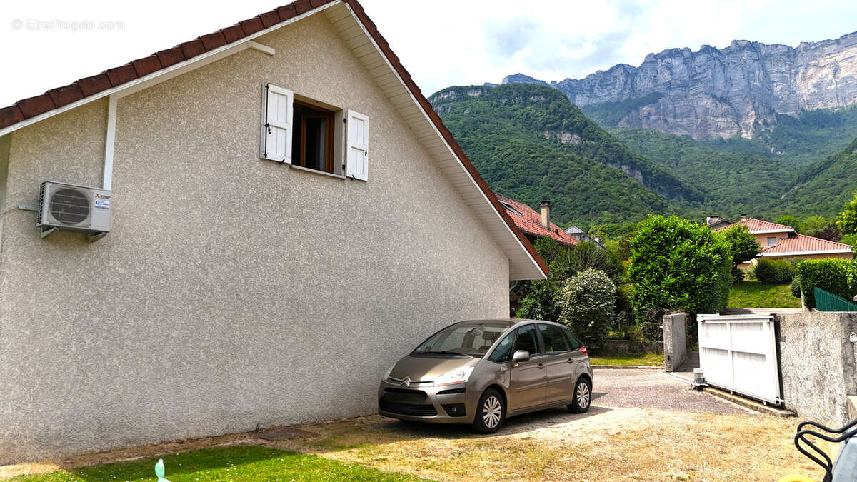 Maison à SAINT-VINCENT-DE-MERCUZE