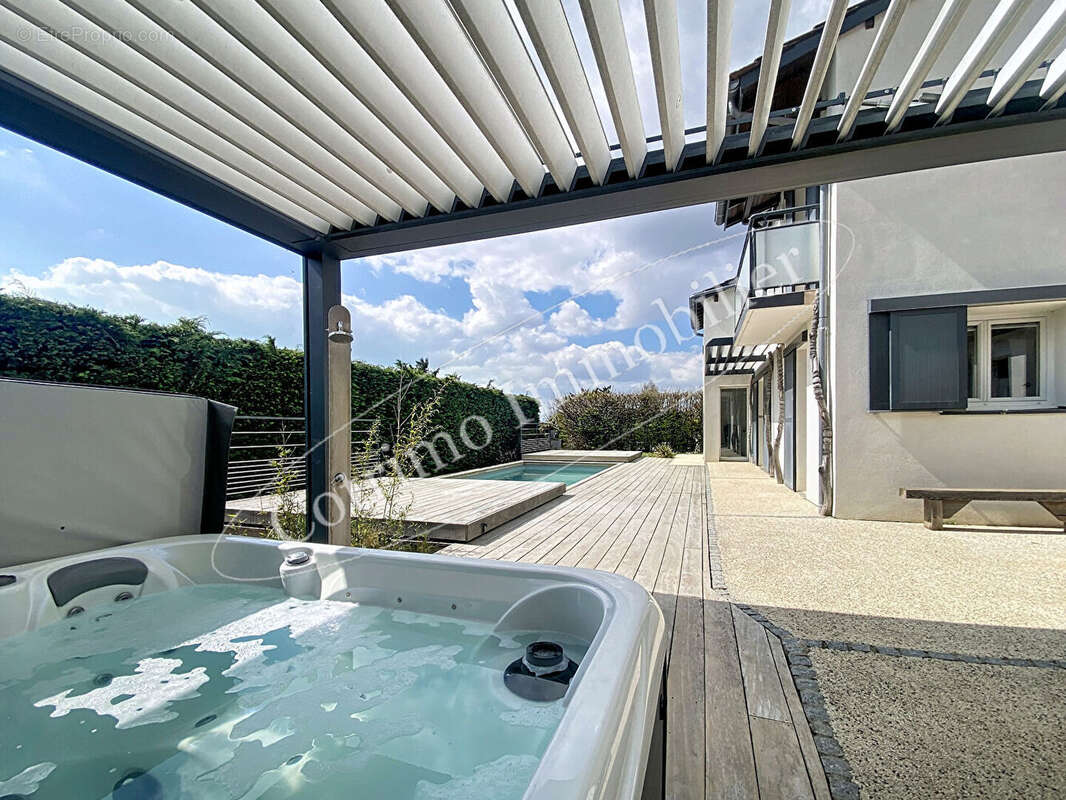 Genas Maison 150m² hab.+Piscine +garage - photo 2