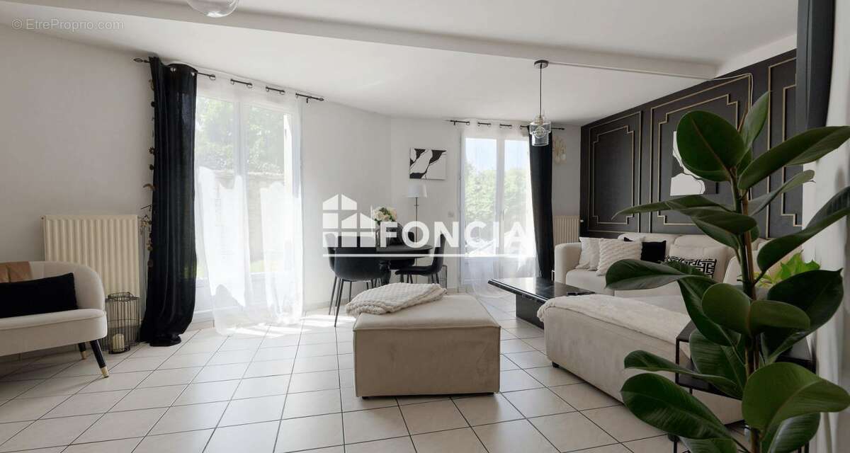 Maison à DAMMARIE-LES-LYS