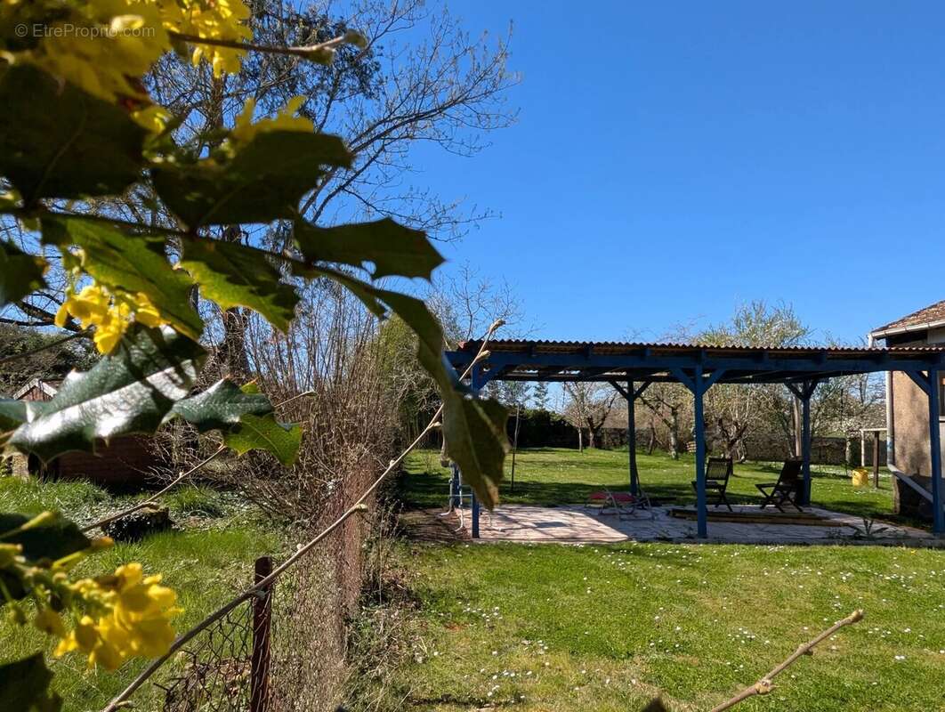 Appartement à CHAILLAC