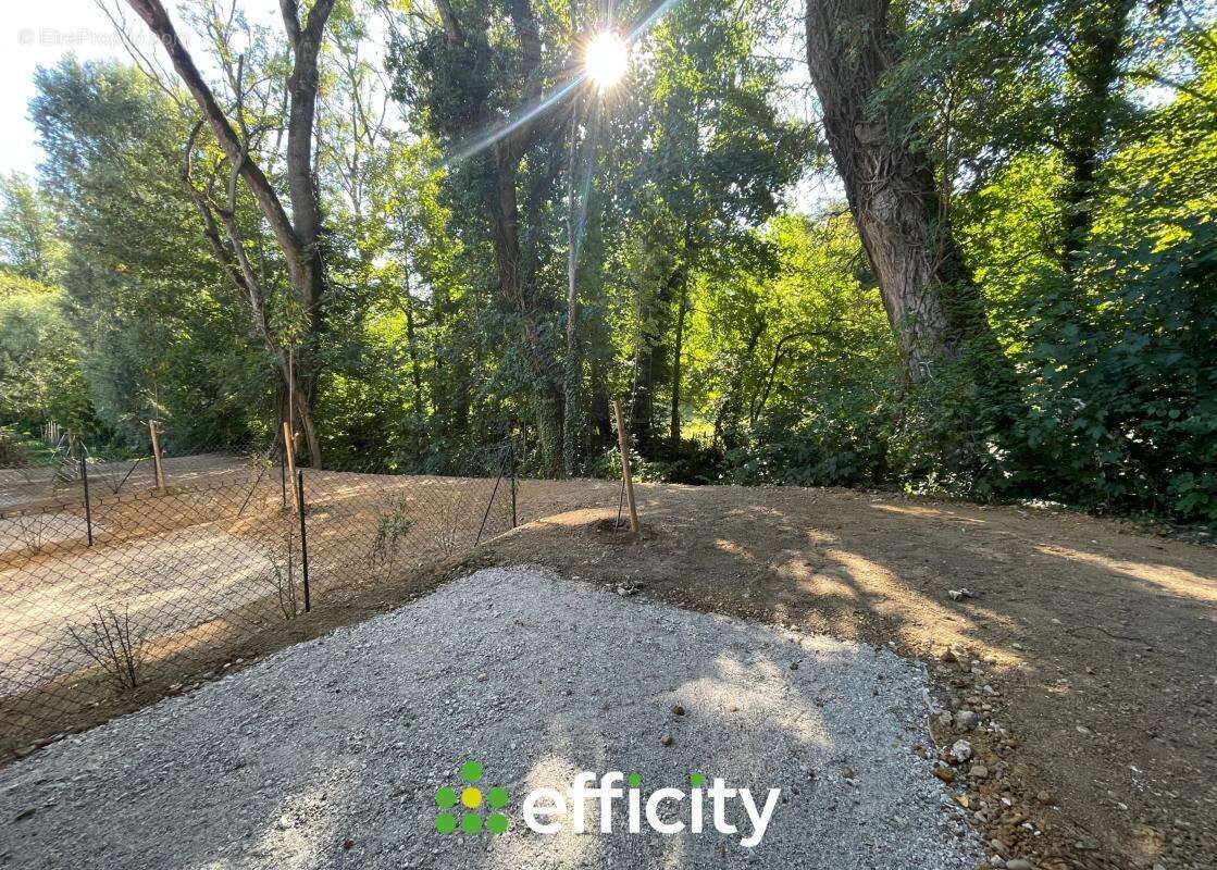 Maison à LA CHAPELLE-DE-LA-TOUR