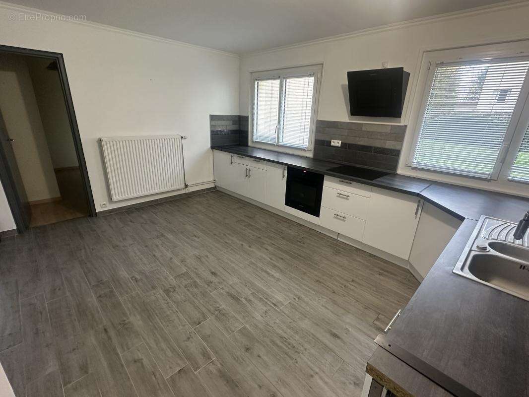 Appartement à MONTIGNY-LE-BRETONNEUX