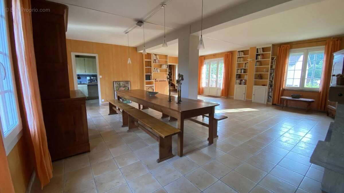 Maison à LES CLAYES-SOUS-BOIS