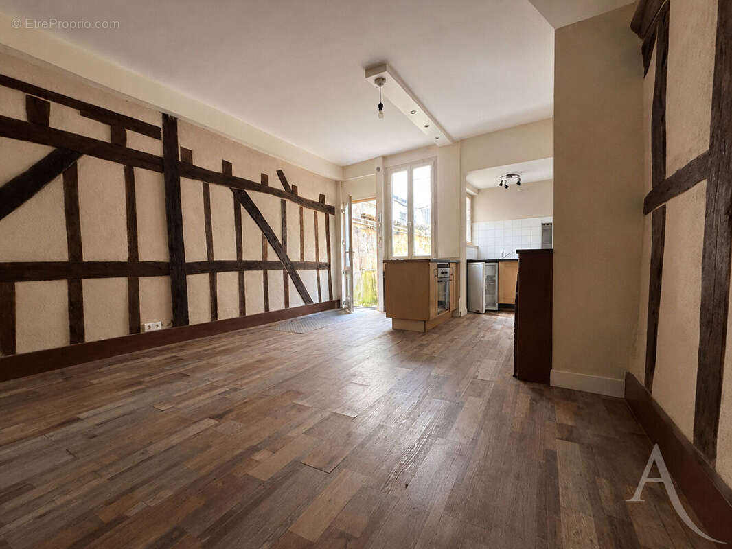 Maison de ville atypique de 62 m² en plein coeur du centre-ville ! - photo 2