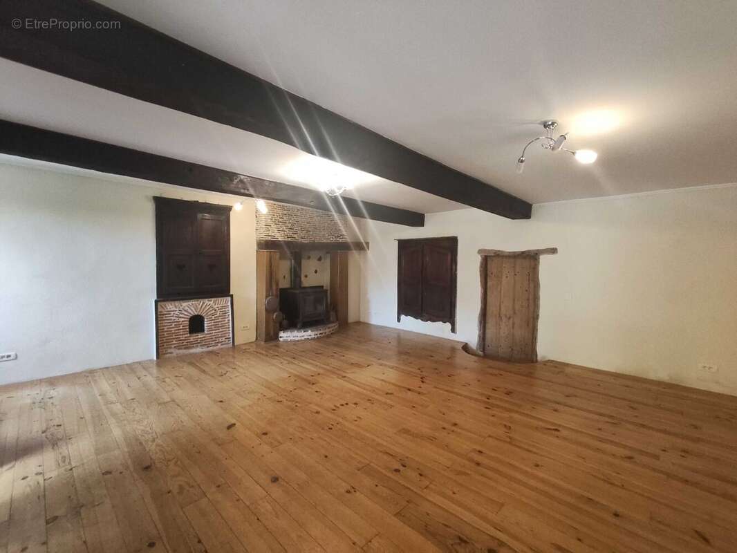 Maison 143 m² à Massignac  - photo 4