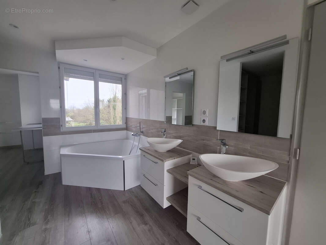 Maison à SAINT-ETIENNE-DE-MER-MORTE