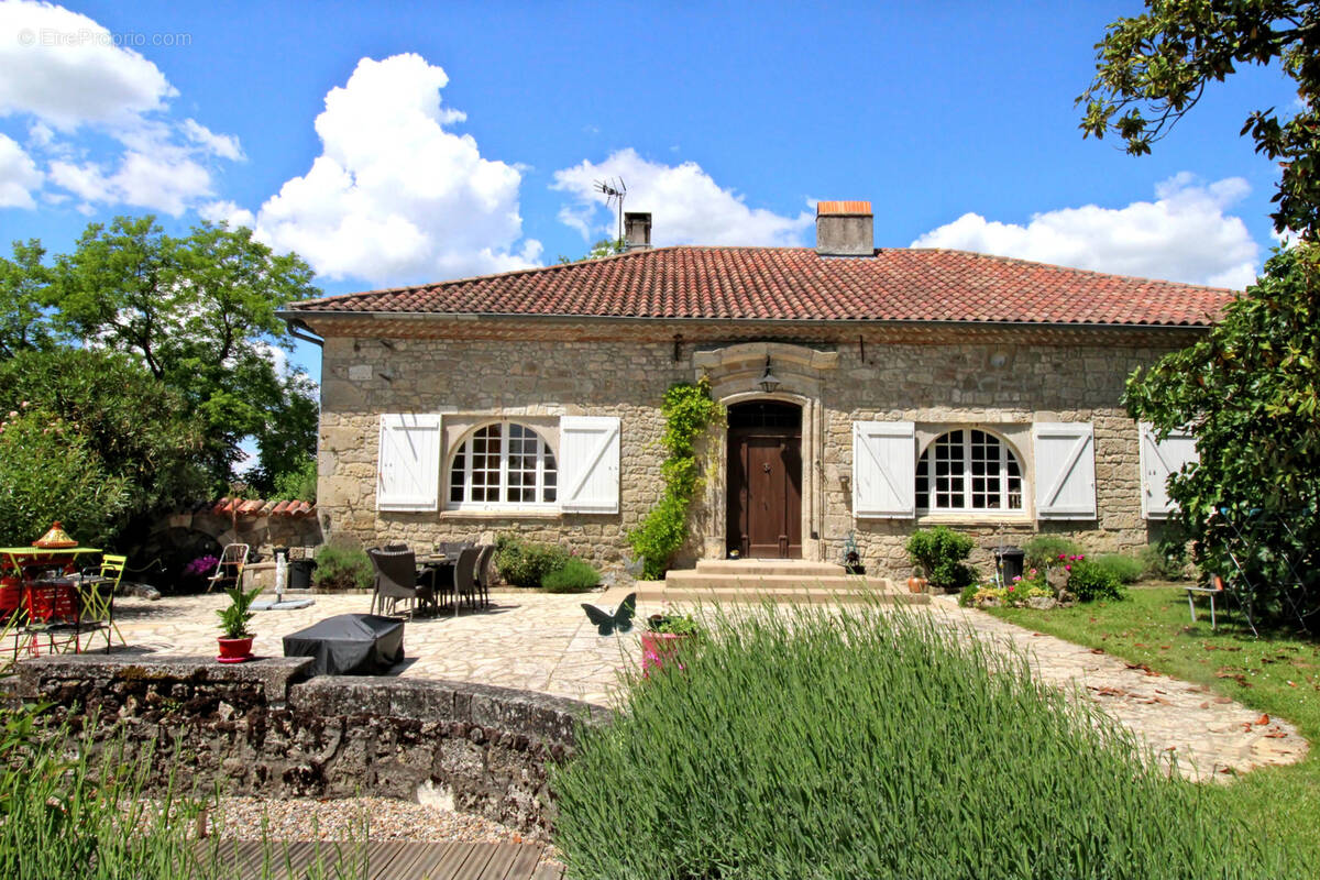 Maison à MADAILLAN