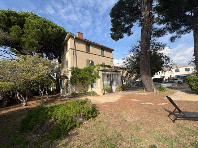 Maison à SAINT-CYR-SUR-MER
