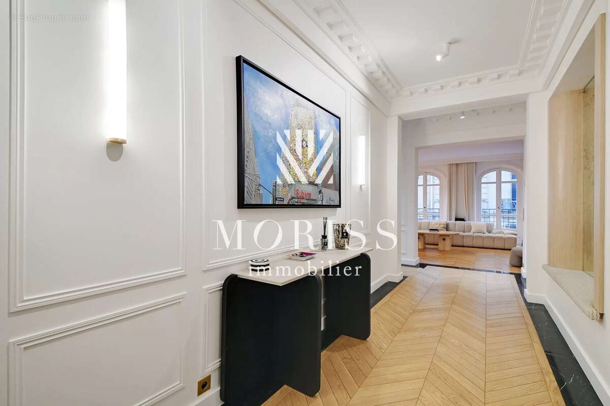 Appartement à PARIS-16E