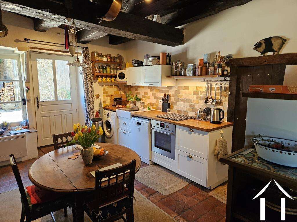 Maison charmante avec une grange et des jardins - photo 4