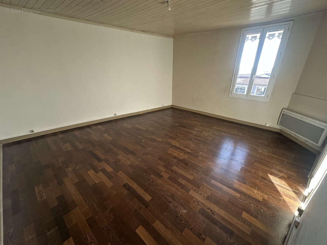 Appartement à VIRAZEIL