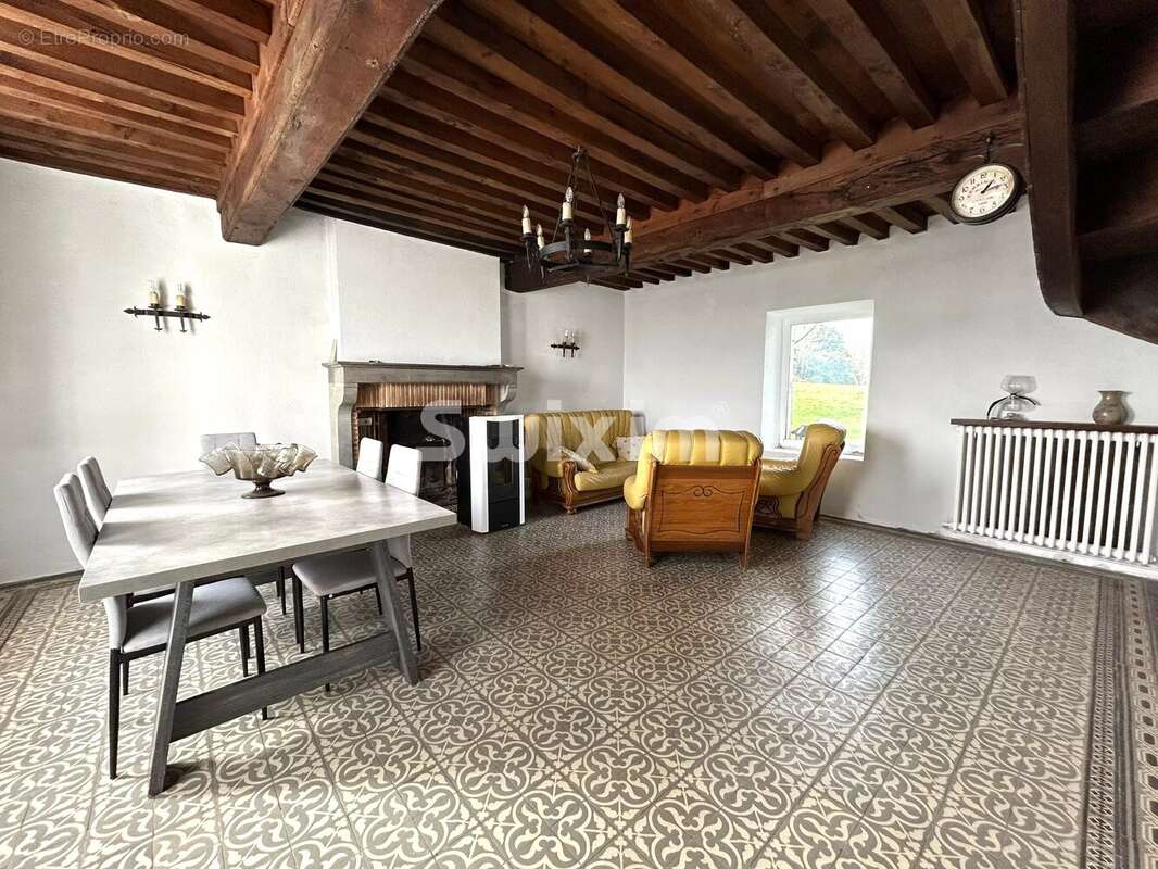 Maison à QUARRE-LES-TOMBES