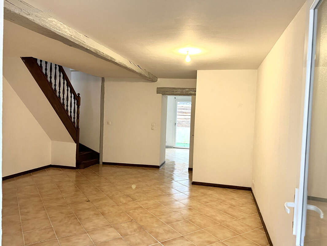 Maison à LAROCHE-SAINT-CYDROINE