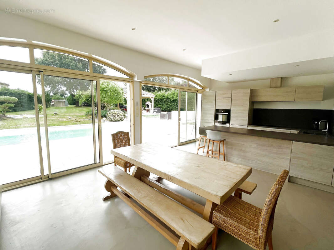 Maison à AMBARES-ET-LAGRAVE