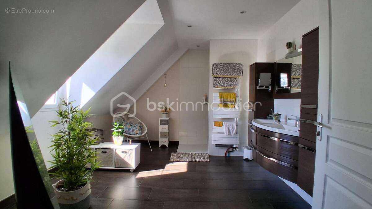 Maison contemporaine de 229m². 11 pièces. 5 chambres. terrain 2267m² - photo 8