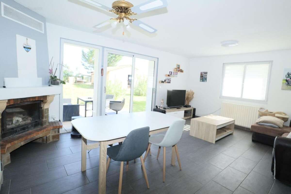 Maison 74 m² à Poursac  - photo 4