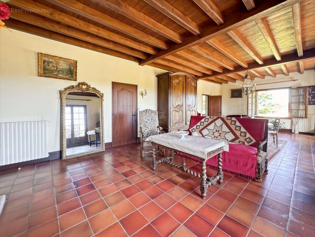 Maison à CHATEAU-L'EVEQUE