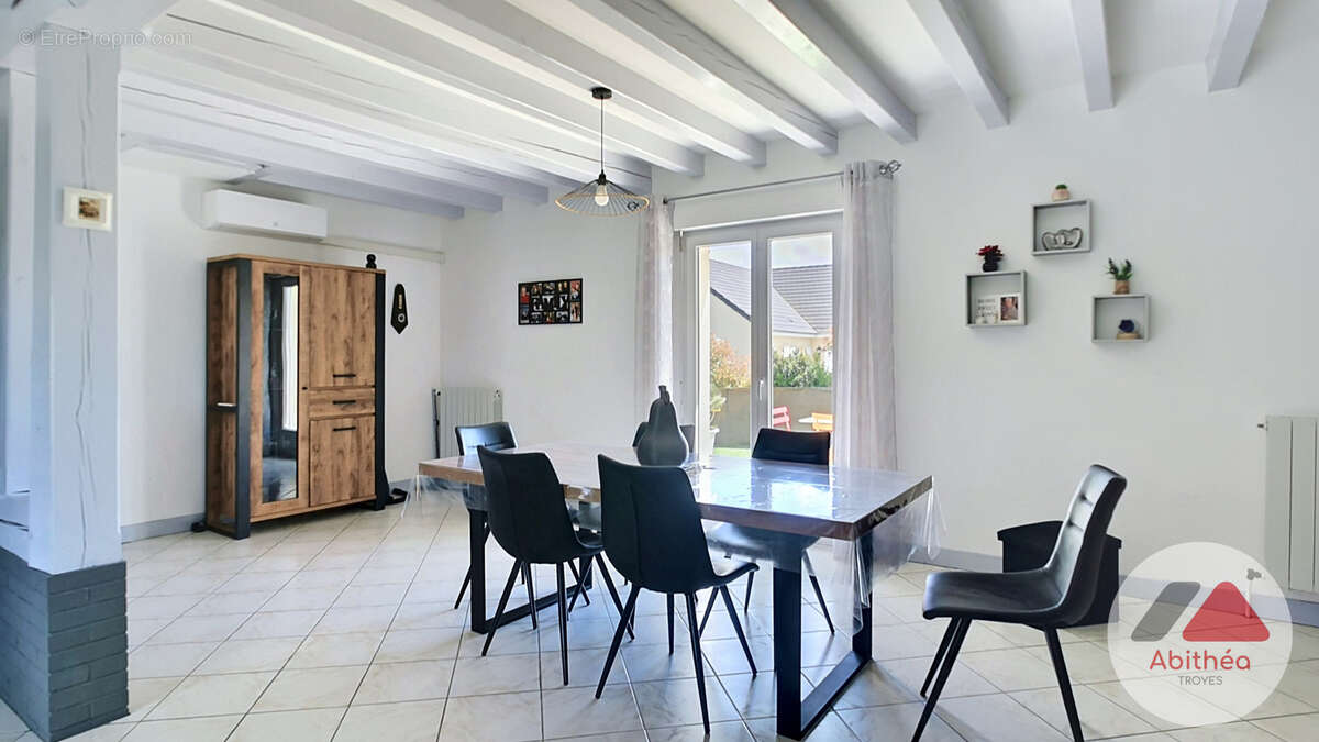 Maison à LA RIVIERE-DE-CORPS
