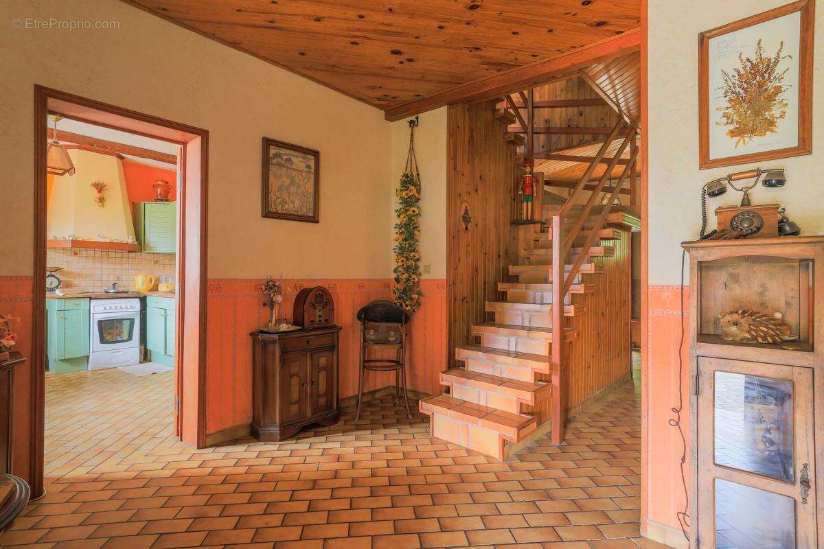 Maison de caractère, volumes remarquables - 7 pièces - Maubeuge - photo 4