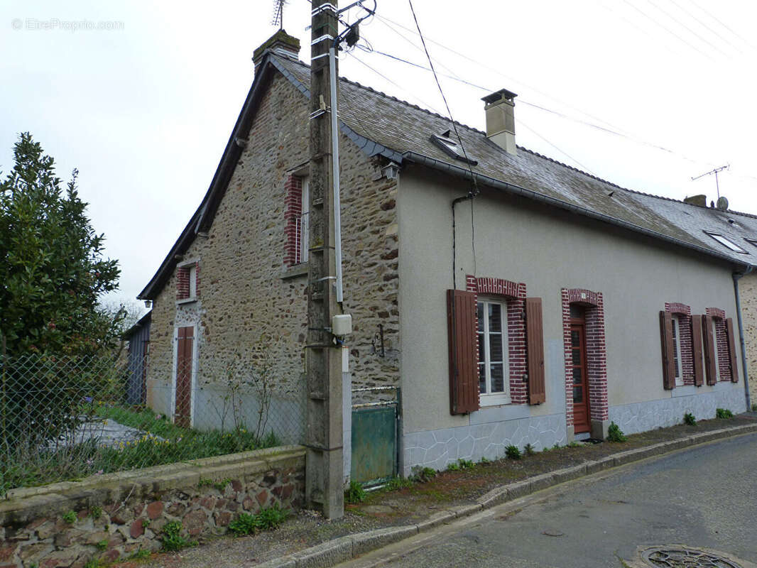 Maison à QUELAINES-SAINT-GAULT