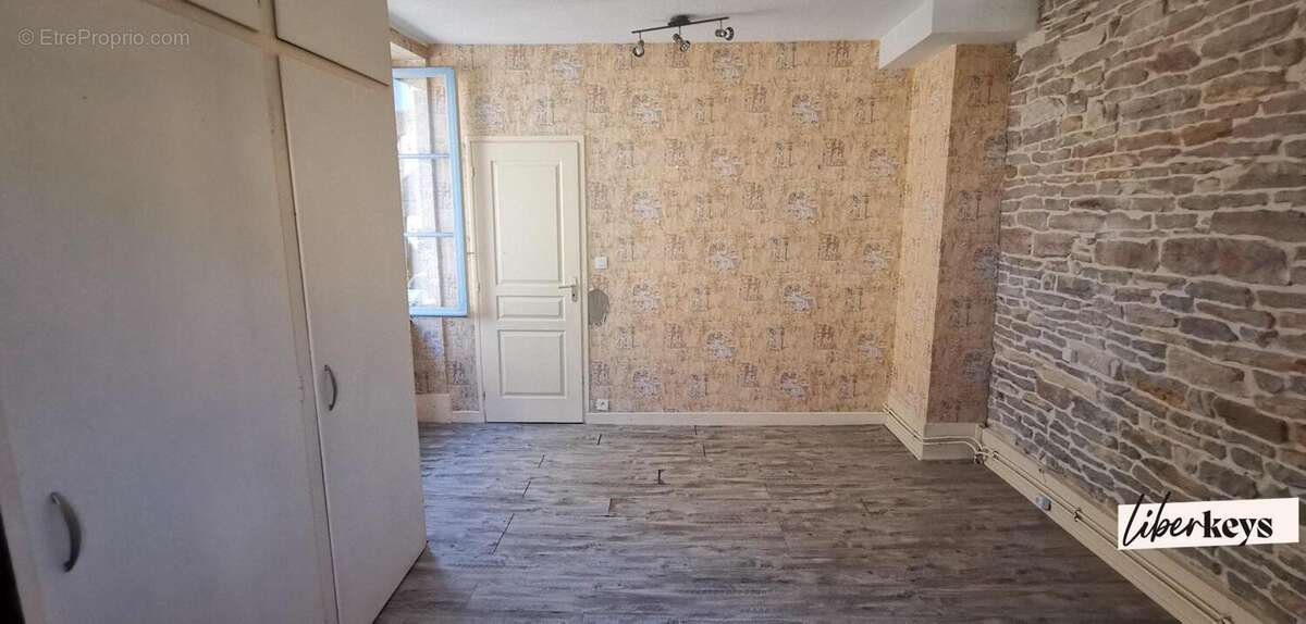 Maison de ville- hyper centre- 3 chambres-cave-cellier-71700 tournus - photo 7