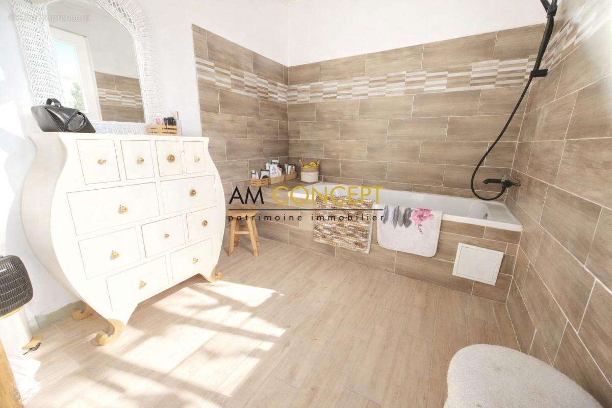 Grande maison d'environ 200 m² à finir de construire - Ben - photo 8