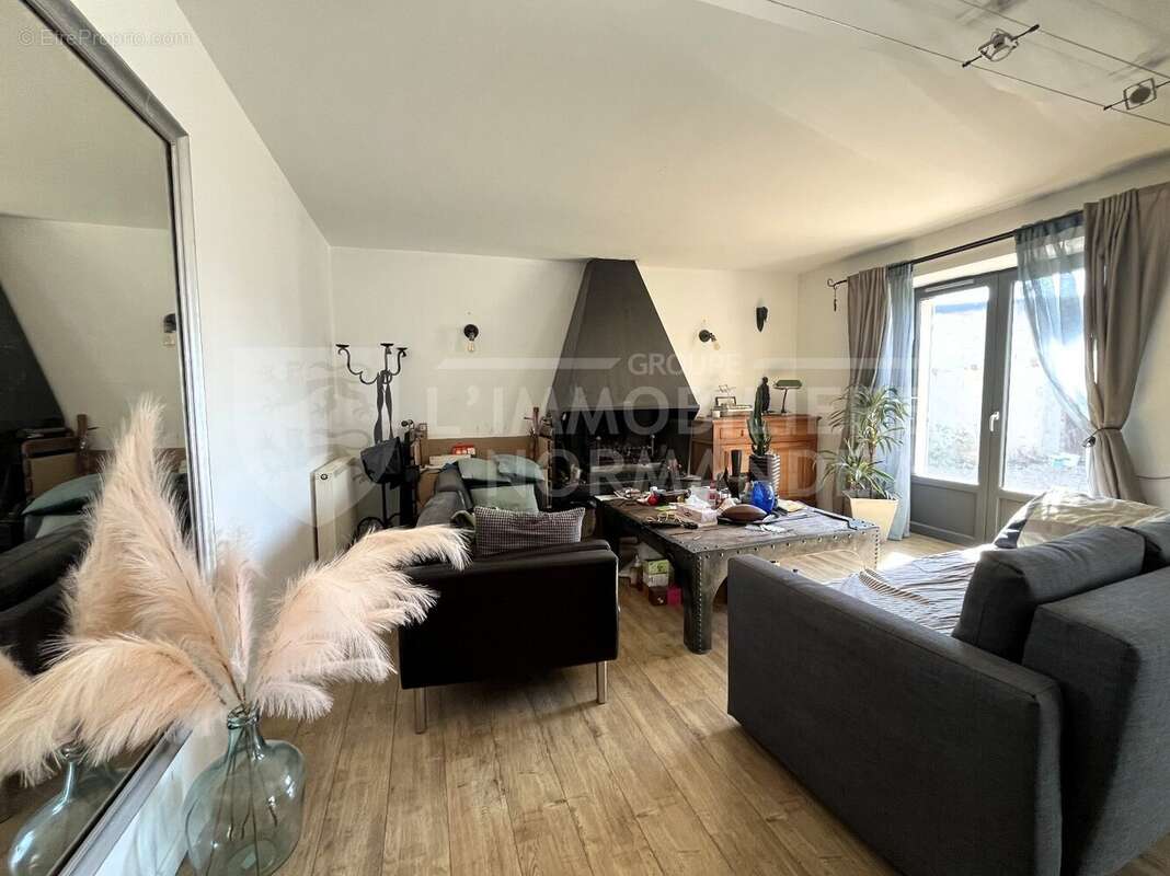 Maison à LA VILLENEUVE-EN-CHEVRIE