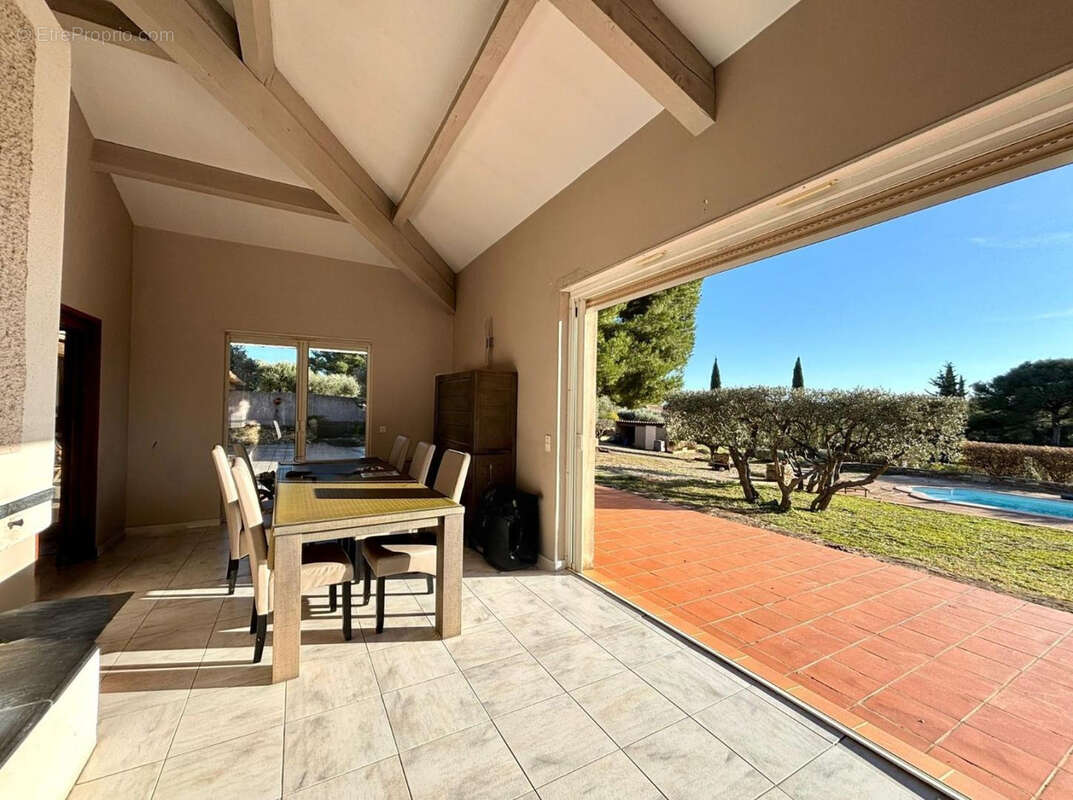 Maison à SAINT-CYR-SUR-MER