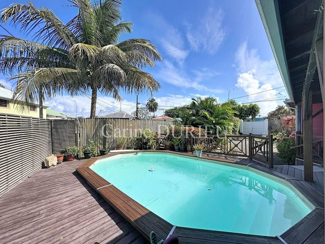 Maison 115 m² à Sainte-Anne  - photo 1