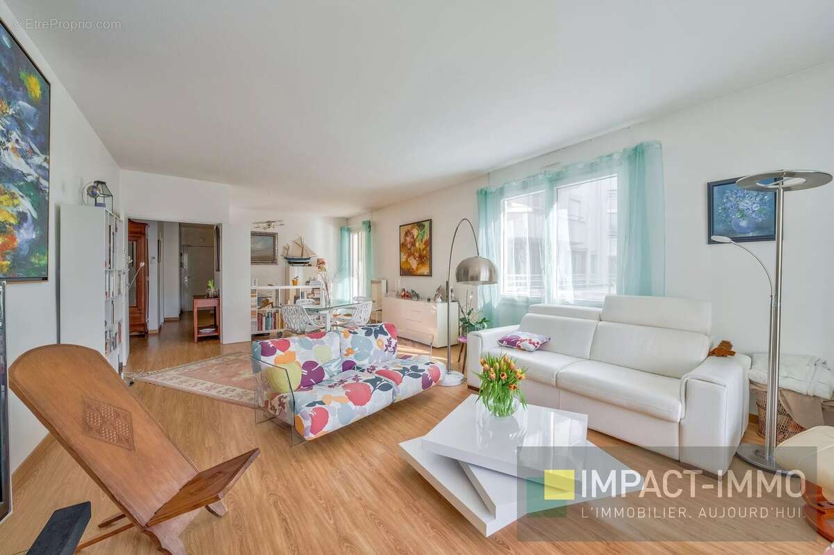 Appartement à COURBEVOIE