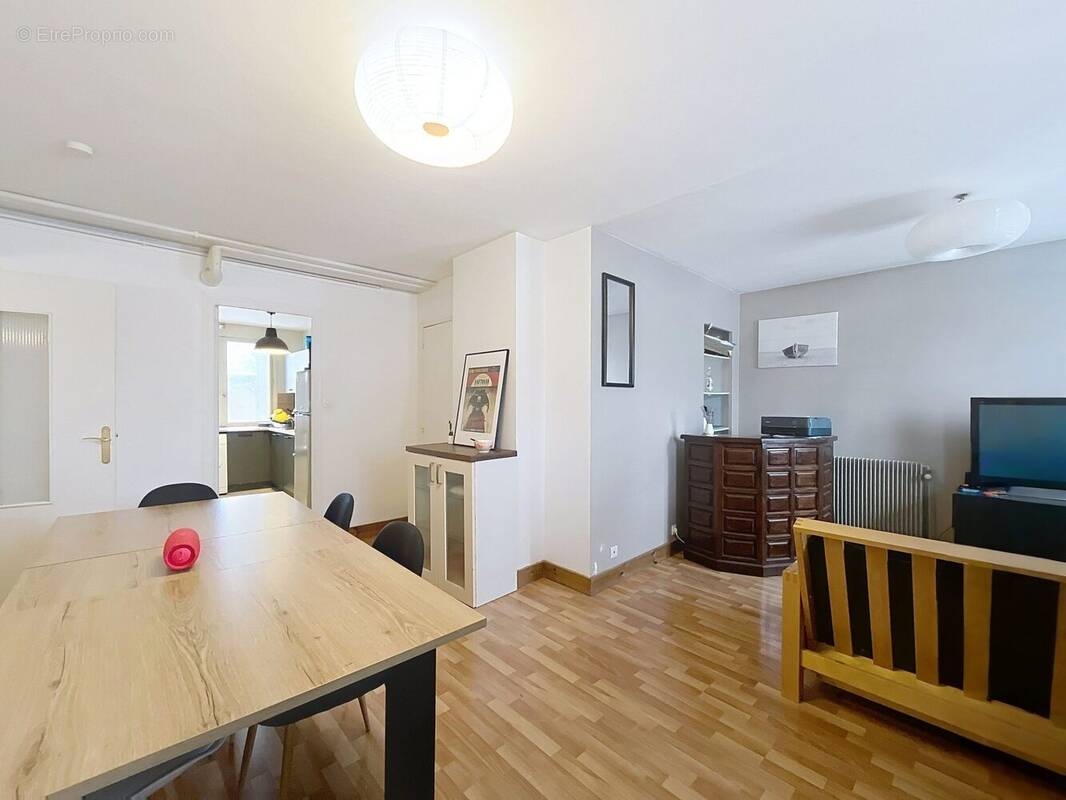 Appartement à SAINT-MARTIN-D'HERES