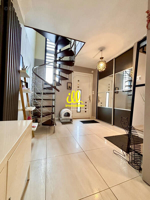 Maison 179 m² à Charleville-Mezieres  - photo 5