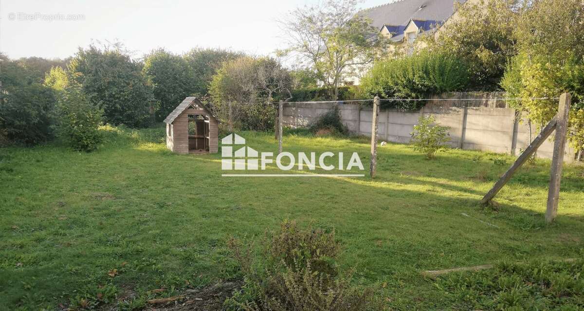 Terrain à CHARTRES-DE-BRETAGNE