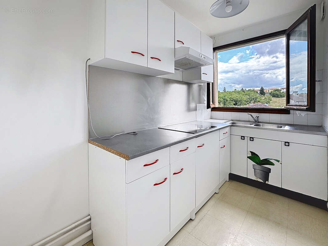 Appartement à SAINT-GENIS-LAVAL