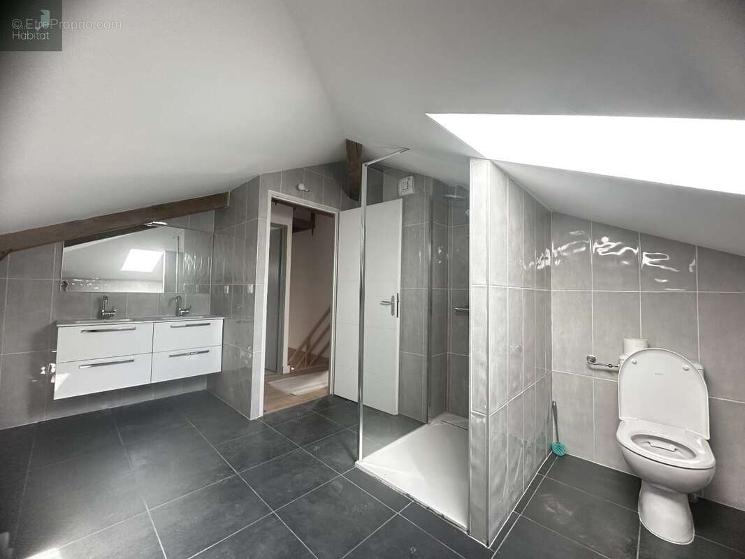 Maison en pierre, en partie rénovée, 4chambres,2 salle de bains, garage et puit  sur terrain  attenant de 5890m² - photo 16