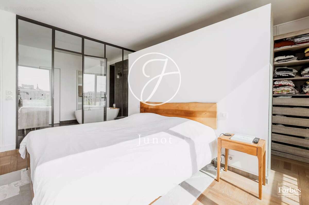 Paris 16e - AUTEUIL - Appartement - 5 pièces - 121,71m² Carrez - 3 chambres - balcon 6.25m² - photo 13