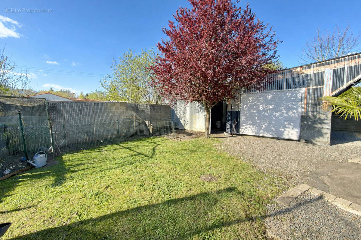 Maison à SAINT-ETIENNE-DU-BOIS