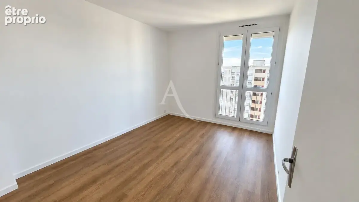 Joli T2 récemment rénové de 61m²  avec stationnement et ascenseur - photo 4