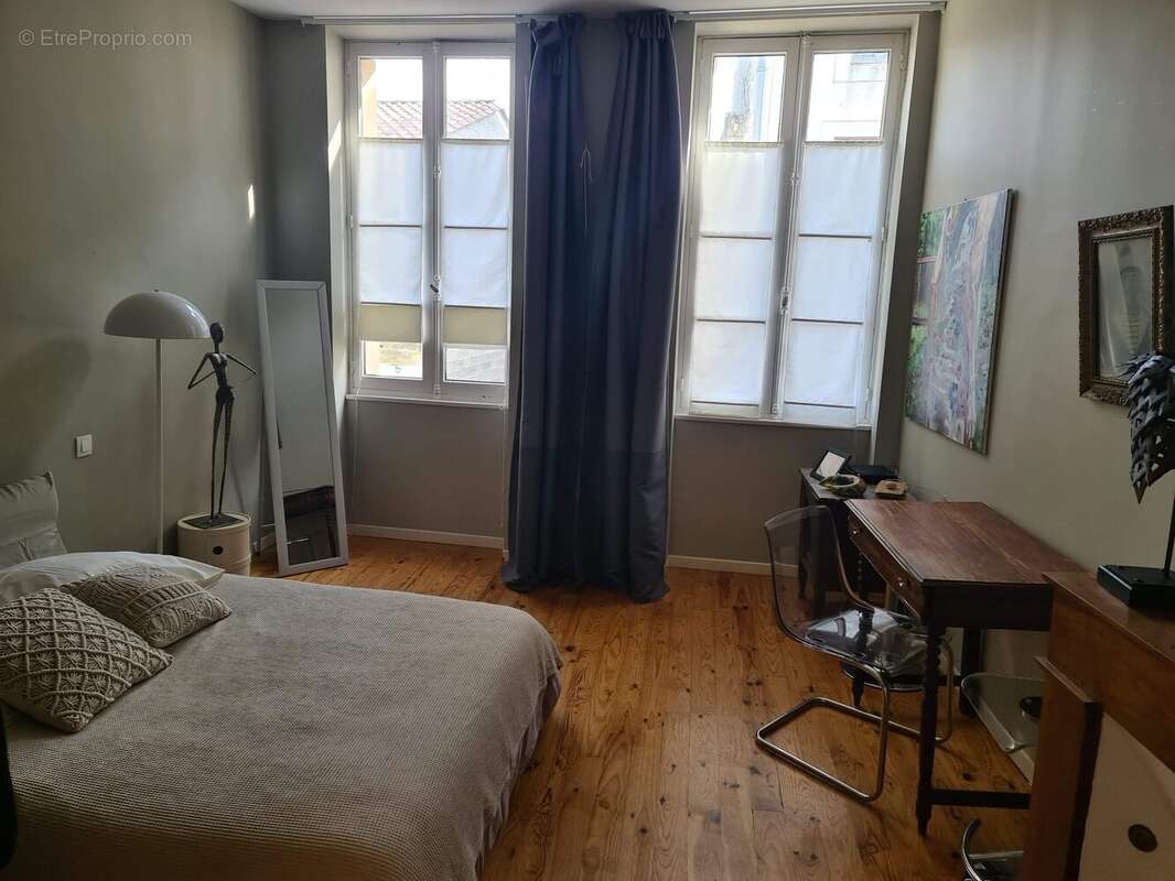 CHAMBRE 2ème - Maison à LAUZUN