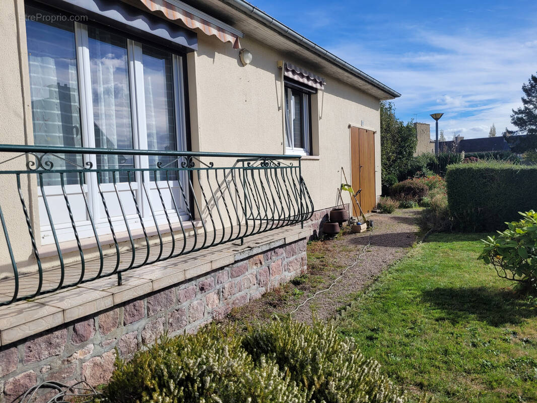 Maison à LANVOLLON