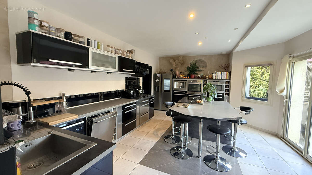 Maison à NEAUPHLE-LE-VIEUX