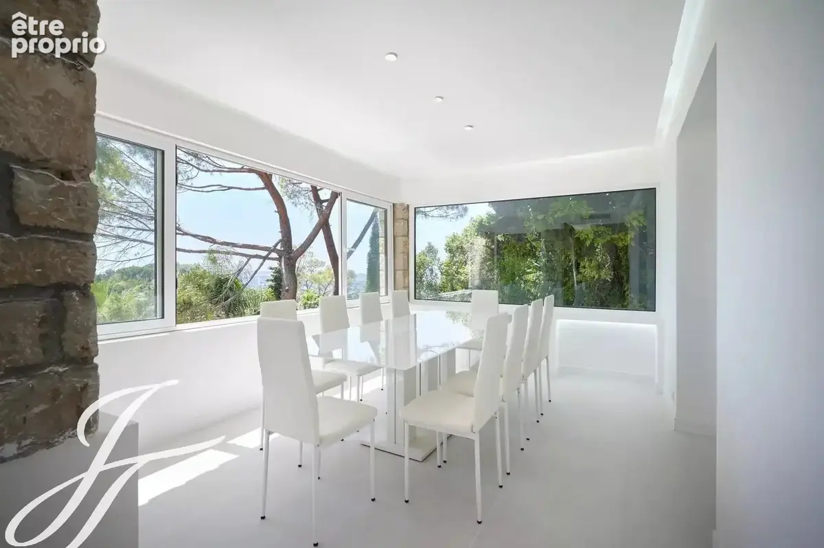 Mougins - Villa rénovée avec vue dégagée et aperçu mer - photo 3