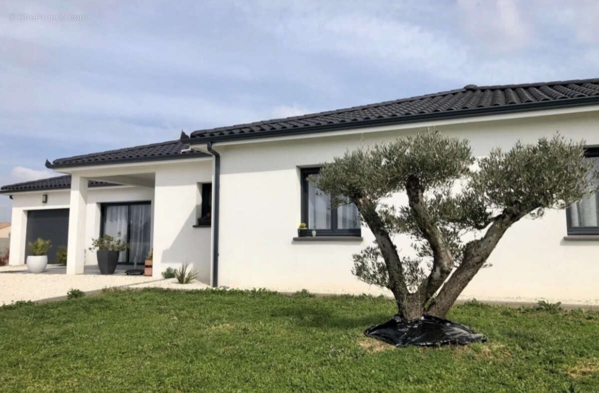 Maison de construction traditionnelle ultra moderne F5/F6 de 145m2 habitable de 2017 sur 1000m2 de terrain clo - photo 11