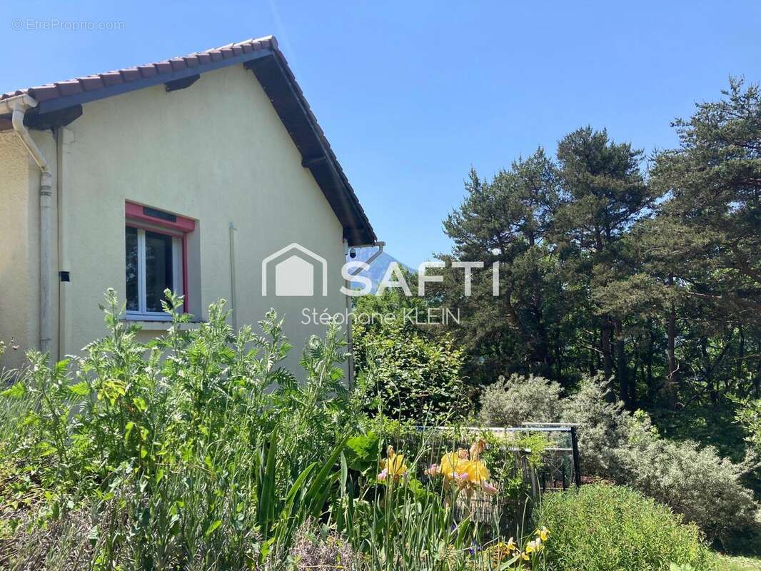 Maison 160 m² à La Salle-En-Beaumont  - photo 6